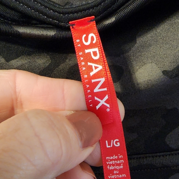 SPANX CAMO LEGGINGS - Picture 3 of 6